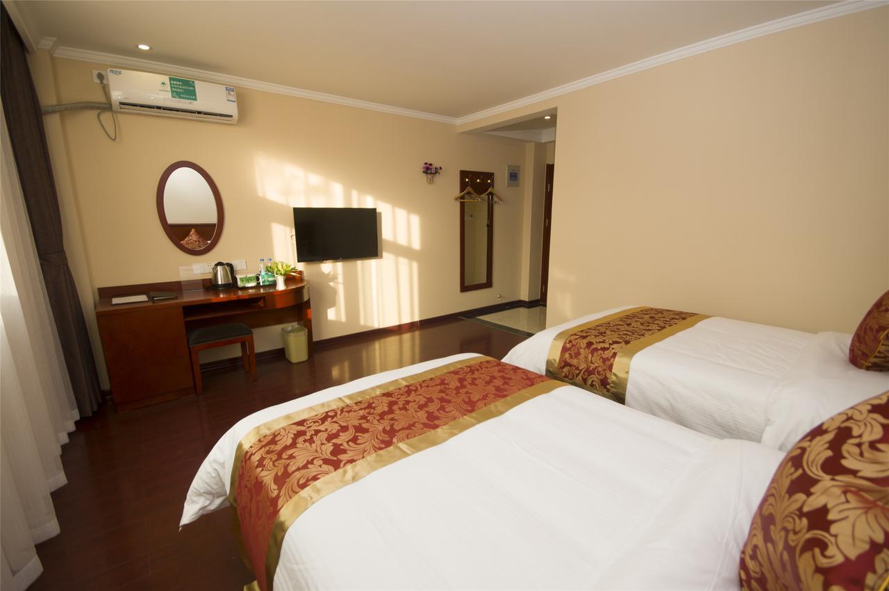 Greentree Jiading District Jiangqiao Jinyun Road Metro Station Express 3*
