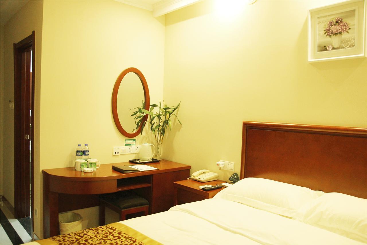 Greentree Jiading District Jiangqiao Jinyun Road Metro Station Express 3*